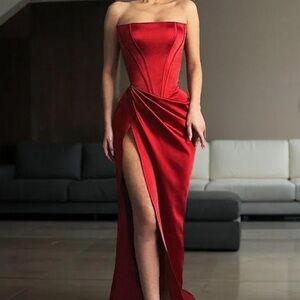 Elegant Red Strapless Evening Dress